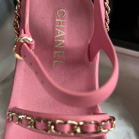 CHANEL PINK CALFSKIN INTERLOCKING CHARM GLADIATOR CHAIN STRAPPY DAD SANDAL 39 - Picture 3 of 11